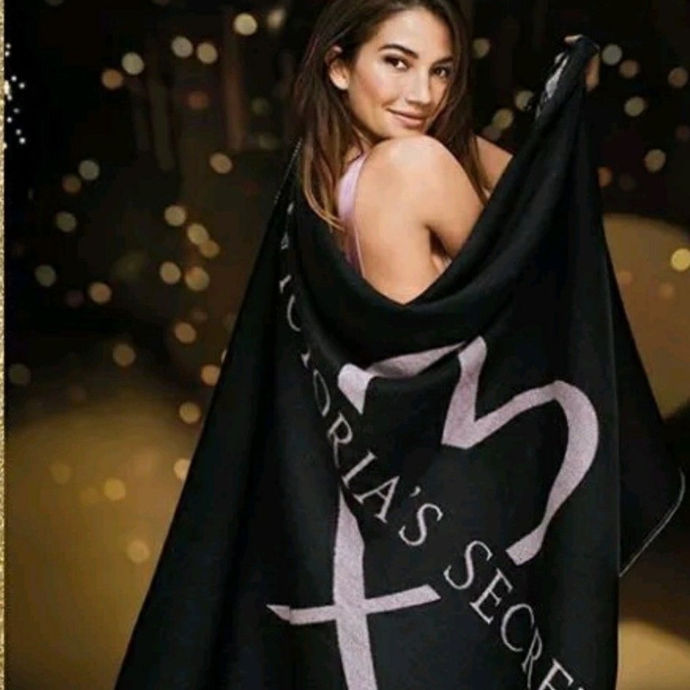 Rare VS Blankets Black Pink 50x60 New Gift Bag